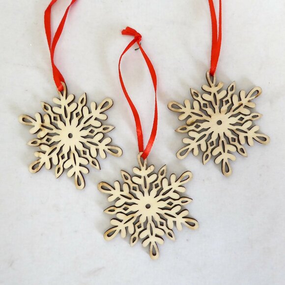 NEW LASER CUT WOOD SNOWFLAKE CHRISTMAS ORNAMENT SET OF 12 - Picture 7 of 9